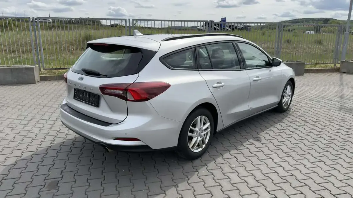 Używany Ford Focus Cool & Connect 120 KM (88 kW) 2022 Srebrny Kombi