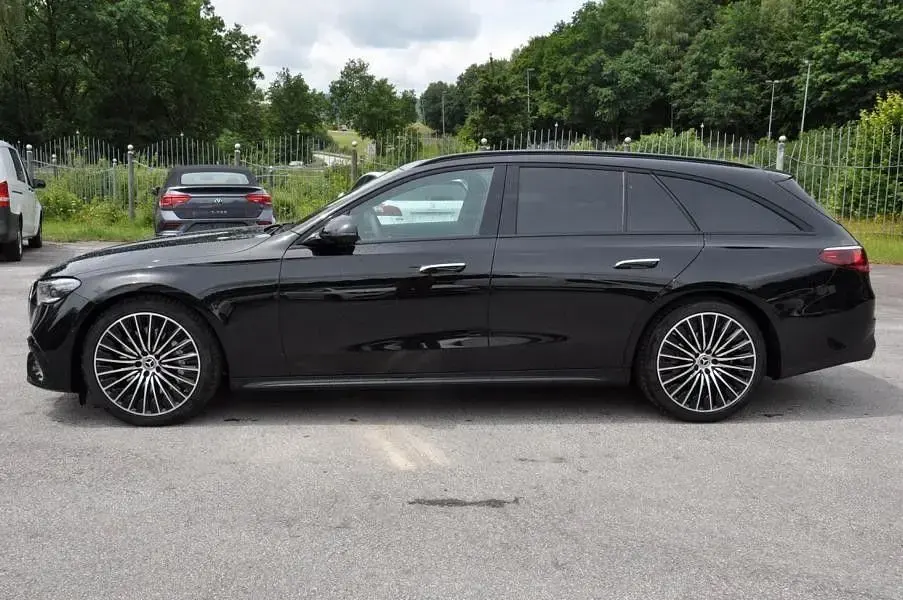 Gebraucht Mercedes E220 Advanced Plus 197 PS (144 kW) 2026 Schwarz Limousine