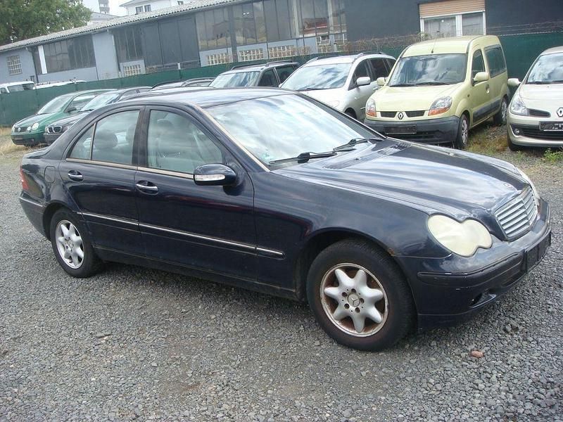 Gebraucht Mercedes C180 Elegance 129 PS (94 kW) 2002 Blau Limousine
