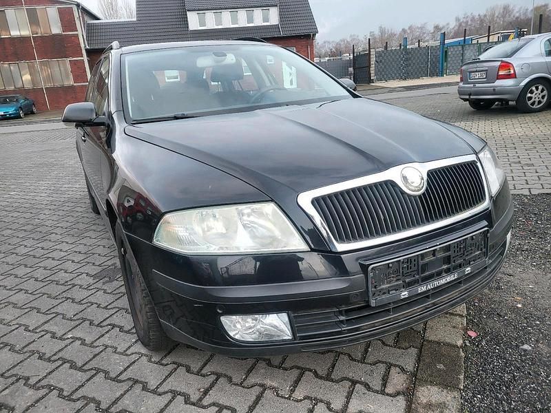 Schwarz Gebraucht 2006 Skoda 105 Limousine | 3.500 € - Bild 1/4
