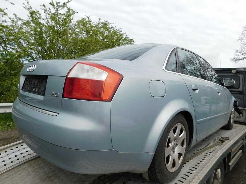 Gebraucht Audi A4 131 PS (96 kW) 2001 Blau Limousine
