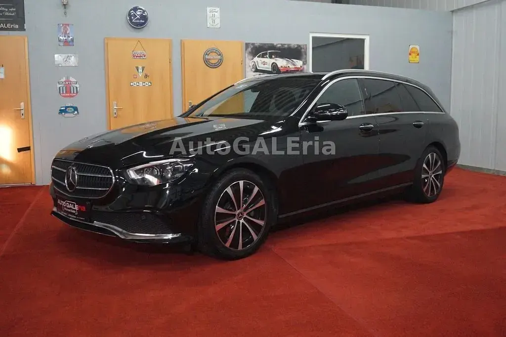 Gebraucht Mercedes E220 194 PS (142 kW) 2021 Schwarz Limousine