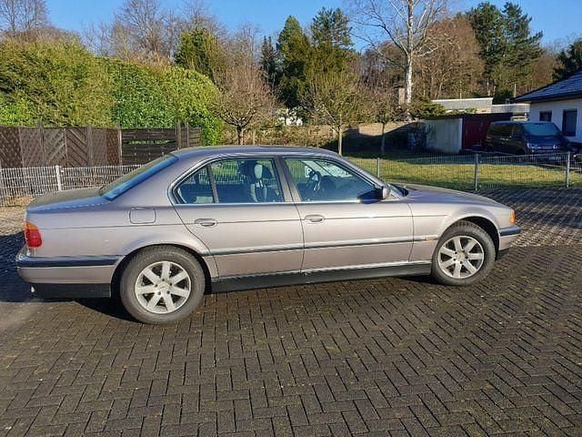 Gebraucht BMW 740 286 PS (210 kW) 1999 Silber metallic Limousine