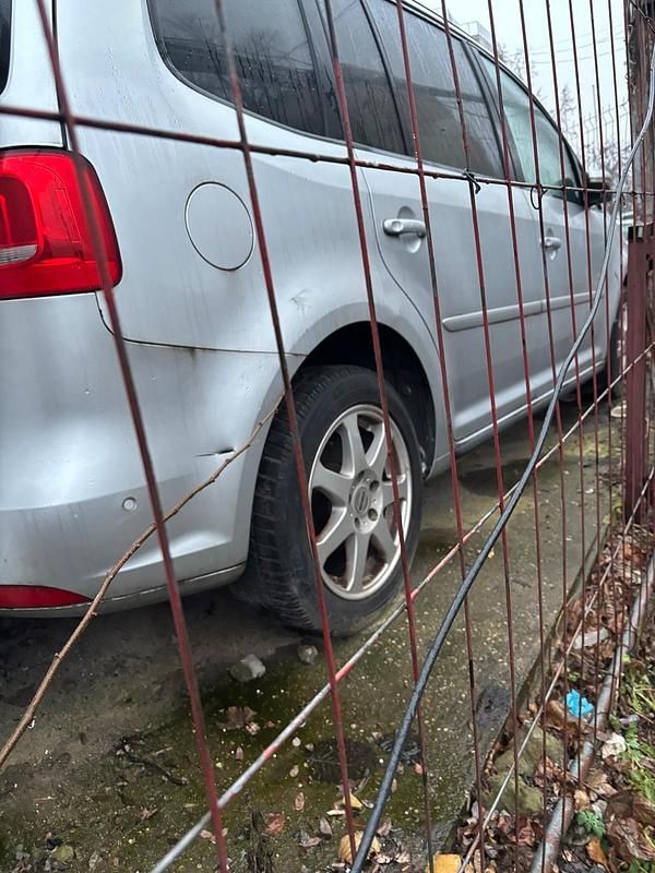 Gebraucht VW Touran 140 PS (102 kW) 2013 Silber Van / Kleinbus