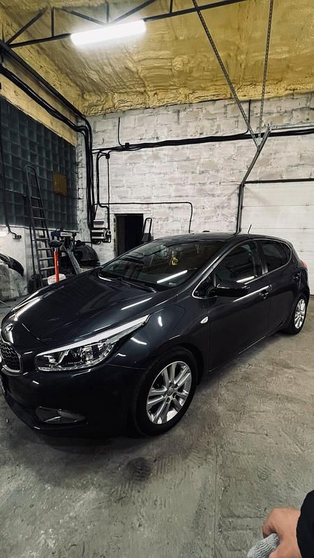 Gebraucht Kia Ceed 100 PS (73 kW) 2015 Grau Kleinwagen