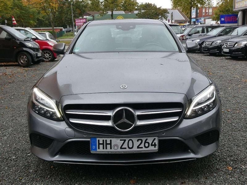 Selenitgrau metalliclack Gebraucht 2019 Mercedes C180 Limousine | 19.900 € (Superpreis) - Bild 1/4