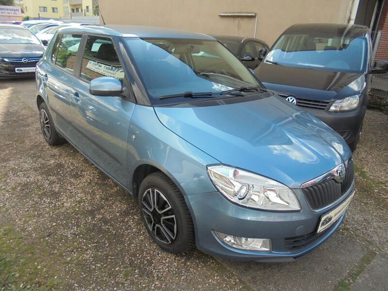 Grau Gebraucht 2010 Skoda Fabia Style Limousine | 3.999 € (Fairer Preis) - Bild 1/4