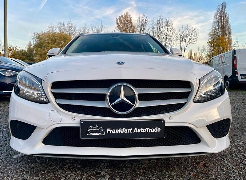 Weiß Gebraucht 2020 Mercedes C220 Limousine | 22.500 € (Superpreis) - Bild 1/4
