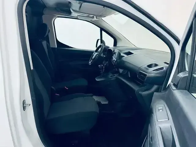 Używany Opel Combo Selection 102 KM (75 kW) 2022 Biały Minivan