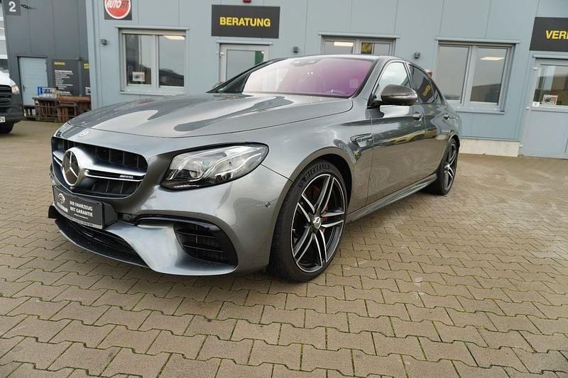 Grau Gebraucht 2018 Mercedes E63 AMG AMG Limousine | 57.980 € (Fairer Preis) - Bild 1/4