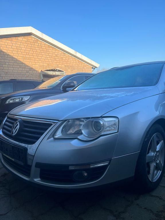 Grau Gebraucht 2008 VW Passat Limousine | 2.800 € (Guter Preis) - Bild 1/4