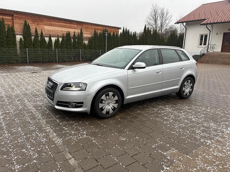 Gebraucht Audi A3 Attraction 105 PS (77 kW) 2011 Grau Limousine