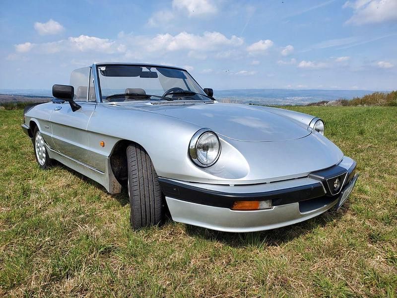 Silber Gebraucht 1987 Alfa Romeo Spider Cabrio | 12.000 € - Bild 1/4