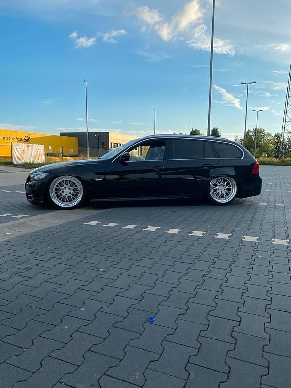 Schwarz Gebraucht 2011 BMW 335 Kombi | 23.500 € (Fairer Preis) - Bild 1/4