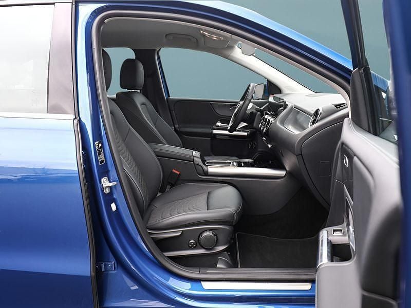 Gebraucht Mercedes B250e 218 PS (160 kW) 2025 Blau Van / Kleinbus