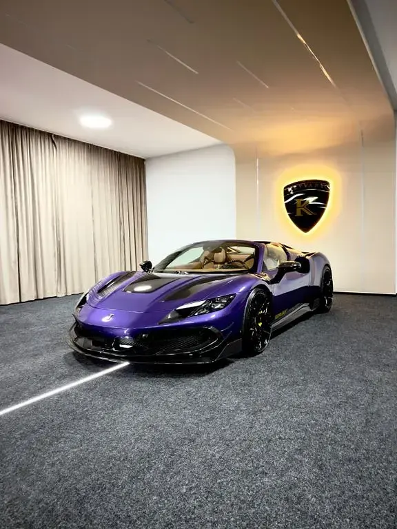 Gebraucht Ferrari 296 829 PS (609 kW) 2022 Violett Cabrio