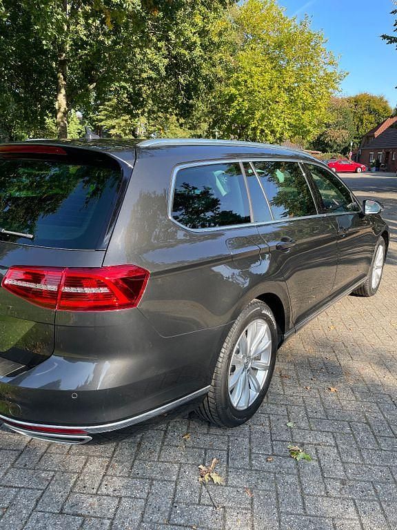 Gebraucht VW Passat Highline 190 PS (139 kW) 2019 Grau Kombi