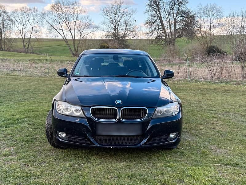 Gebraucht BMW 320 184 PS (135 kW) 2010 Schwarz Kombi