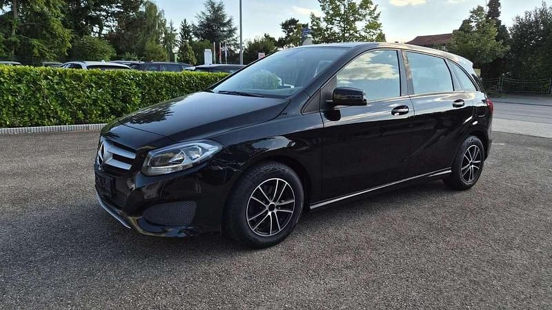 Schwarz Gebraucht 2016 Mercedes B180 Van / Kleinbus | 7.750 € (Guter Preis) - Bild 1/4