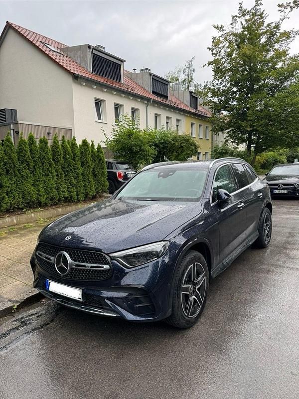 Blau Gebraucht 2023 Mercedes GLC300e SUV | 59.200 € (Fairer Preis) - Bild 1/4