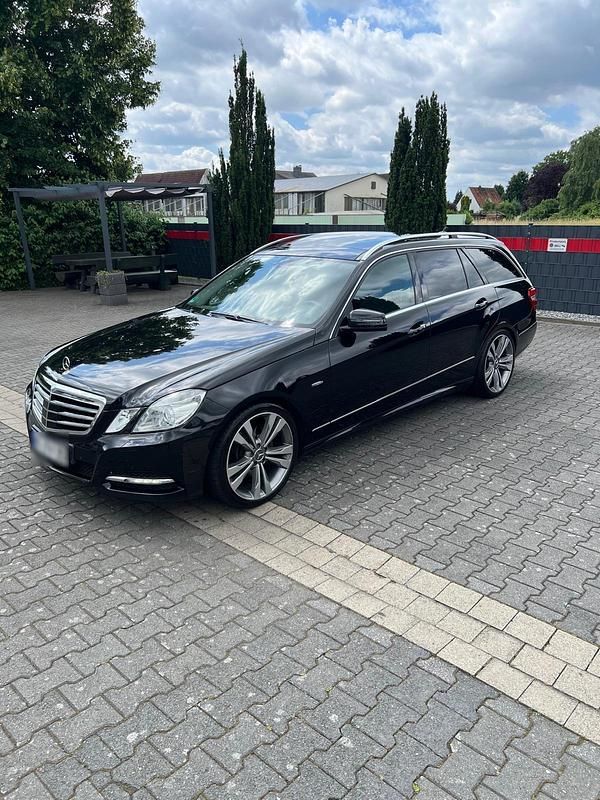 Gebraucht Mercedes E350 Avantgarde 265 PS (194 kW) 2011 Schwarz Kombi