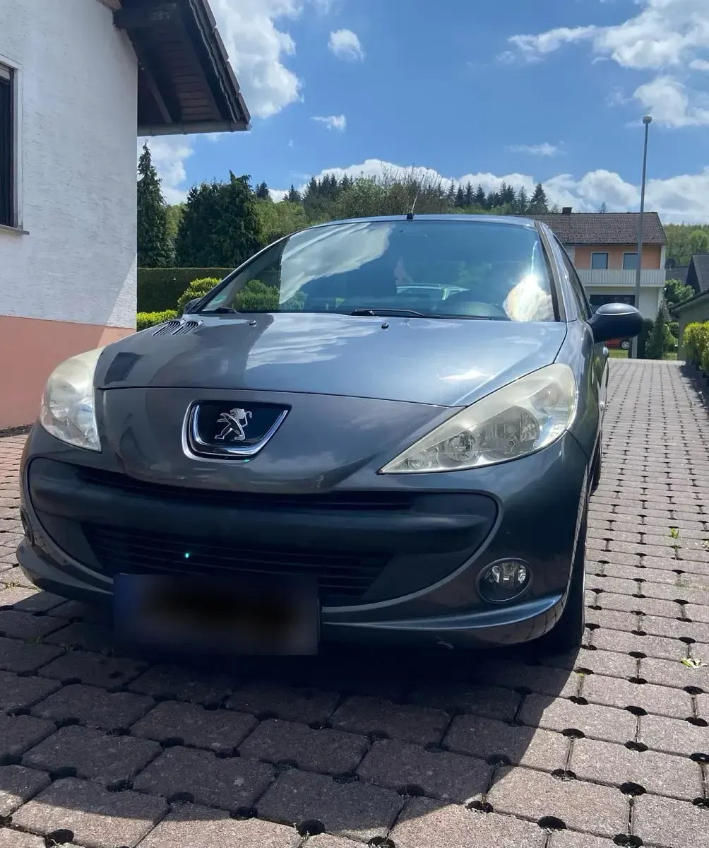 Gebraucht Peugeot 206+ 75 PS (55 kW) 2010 Grau Kleinwagen