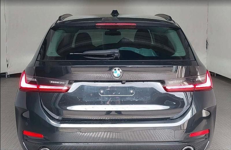 Gebraucht BMW 320 Sport Line 190 PS (139 kW) 2023 Schwarz Limousine