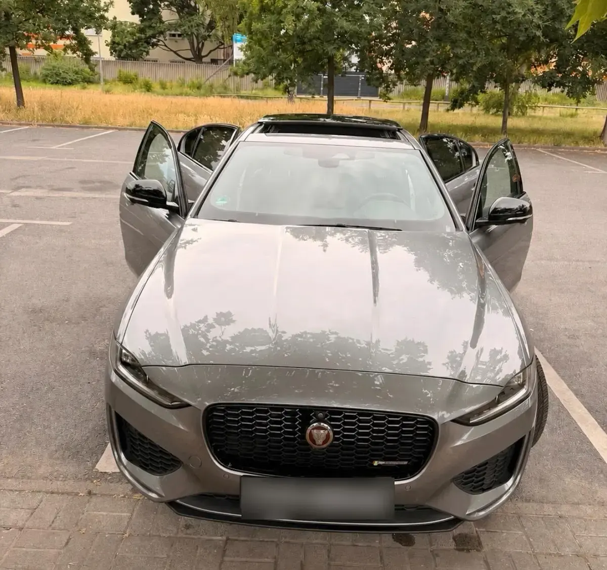 Gebraucht Jaguar XE R-Dynamic 250 PS (183 kW) 2023 Grau Limousine