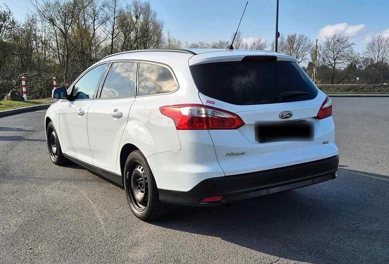 Gebraucht Ford Focus Trend 125 PS (91 kW) 2014 Weiß Kombi