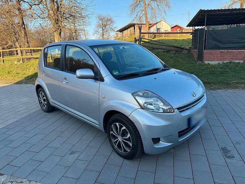 Gebraucht Daihatsu Sirion 70 PS (51 kW) 2008 Silber Kleinwagen