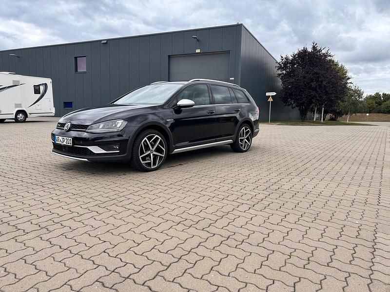 Schwarz Gebraucht 2016 VW Golf Alltrack Kombi | 12.799 € (Fairer Preis) - Bild 1/4