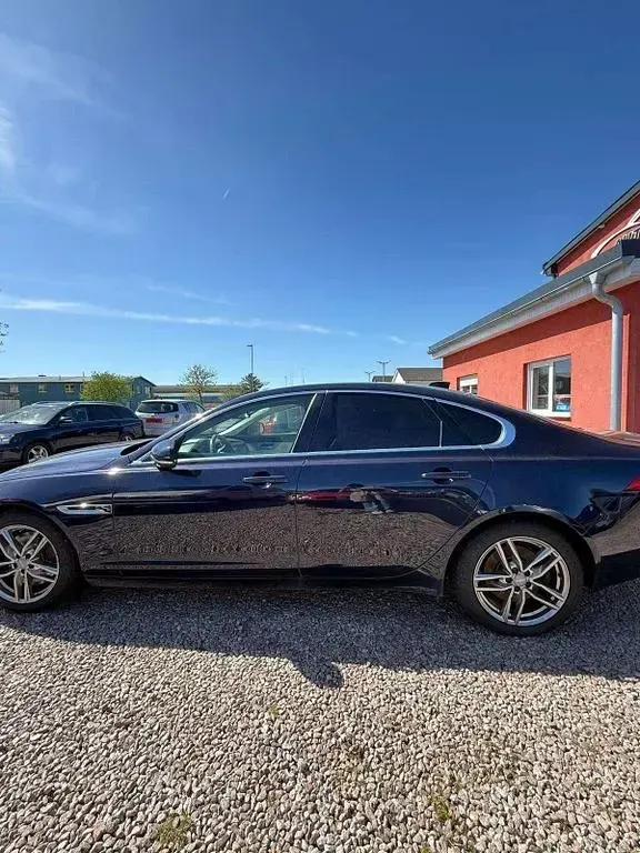 Gebraucht Jaguar XF Portfolio 300 PS (220 kW) 2016 Loire blue Limousine