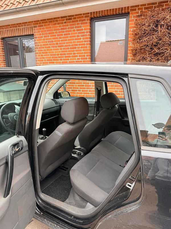 Gebraucht VW Polo 63 PS (46 kW) 2003 Schwarz Kleinwagen