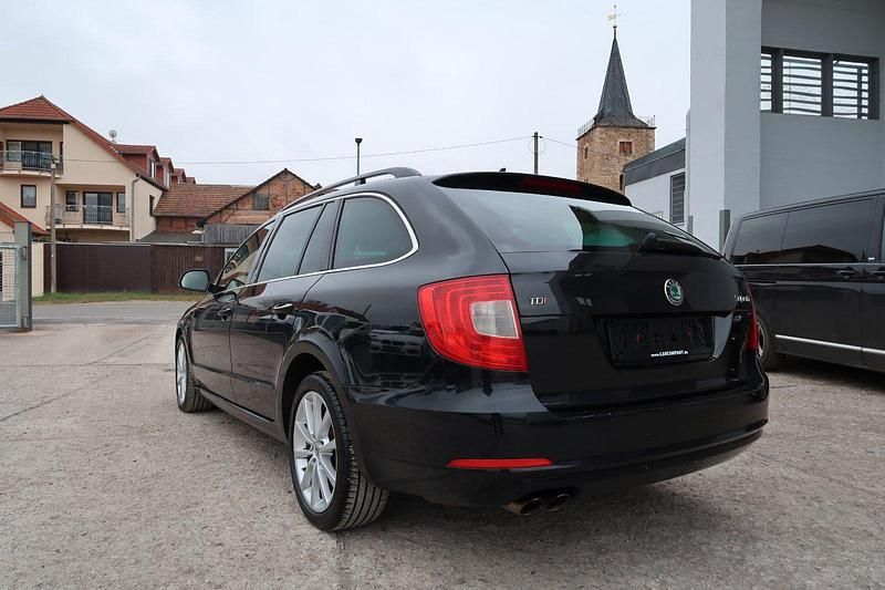 Gebraucht Skoda Superb 140 PS (102 kW) 2013 Schwarz Kombi
