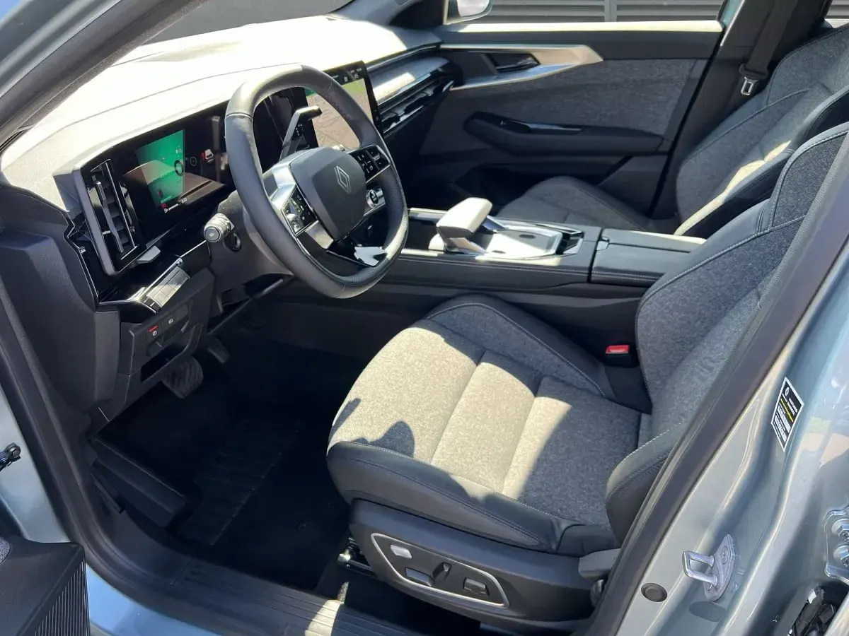 Gebraucht Renault Espace Techno 200 PS (147 kW) 2025 Grau (baltikumgrau) SUV