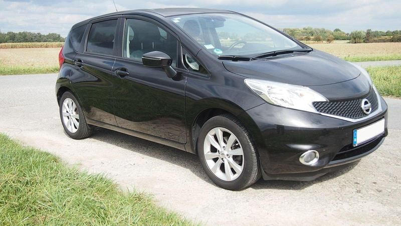 Schwarz Gebraucht 2016 Nissan Note Acenta+ Van / Kleinbus | 6.499 € (Fairer Preis) - Bild 1/4