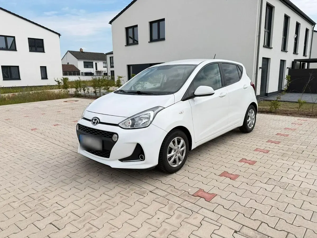 Gebraucht Hyundai i10 Select 67 PS (49 kW) 2019 Weiß Kleinwagen