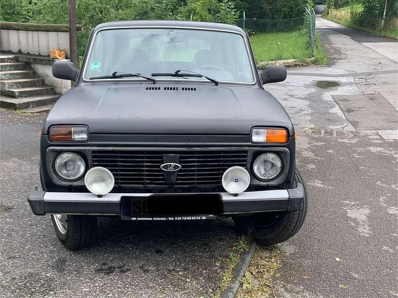 Schwarz Gebraucht 2012 Lada niva SUV | 4.400 € (Guter Preis) - Bild 1/4