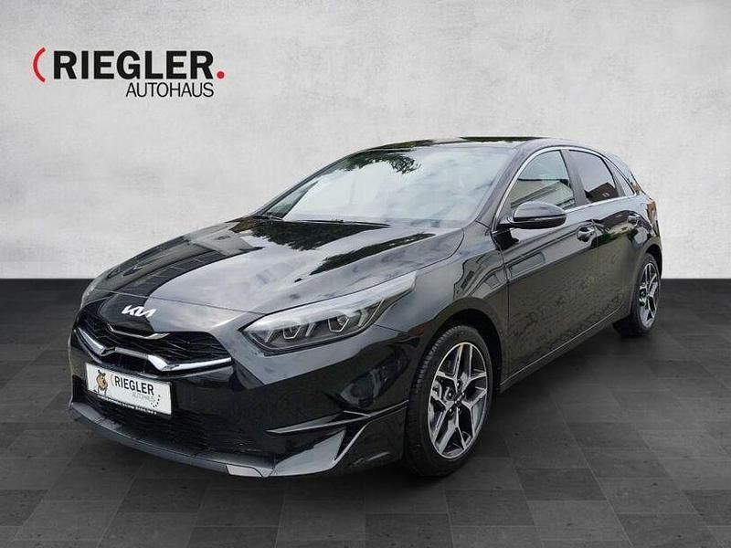 Neu Kia Ceed Spirit 140 PS (102 kW) 2025 Schwarz Kleinwagen