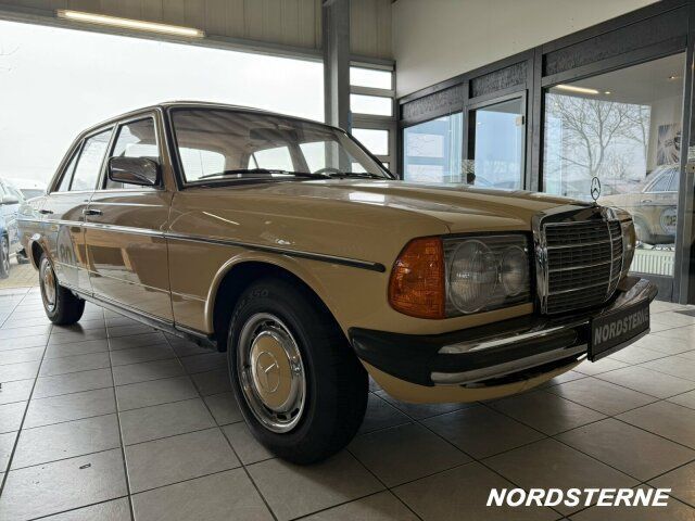 Gebraucht Mercedes 200 94 PS (69 kW) 1980 Weizengelb Limousine