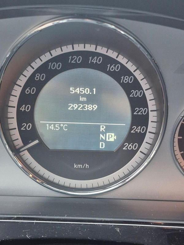 Grau Gebraucht 2011 Mercedes E300 Avantgarde Kombi | 8.500 € (Fairer Preis) - Bild 1/4