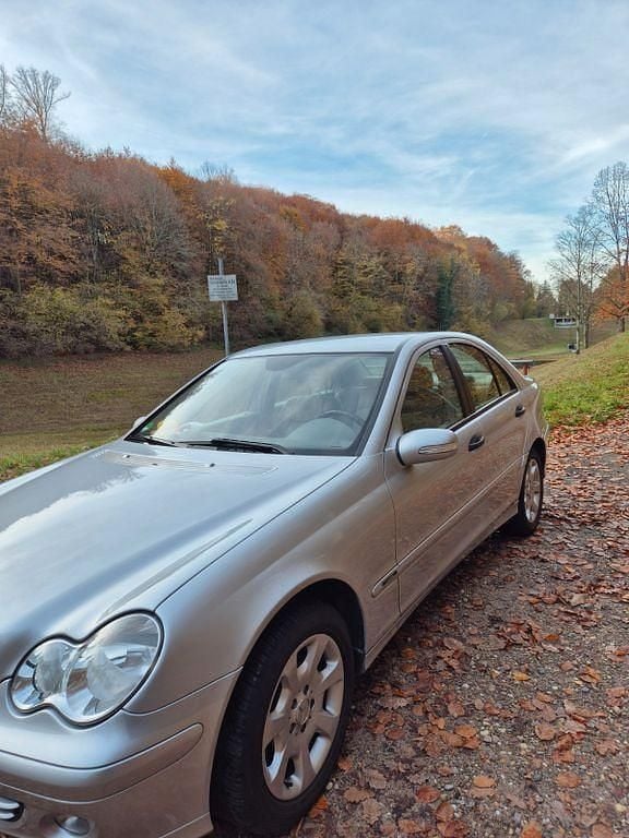 Silber Gebraucht 2005 Mercedes C180 Classic Limousine | 4.499 € - Bild 1/4