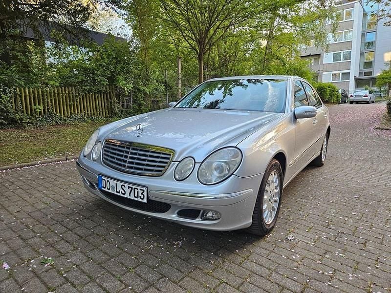 Gebraucht Mercedes E220 Elegance 150 PS (110 kW) 2005 Silber Limousine