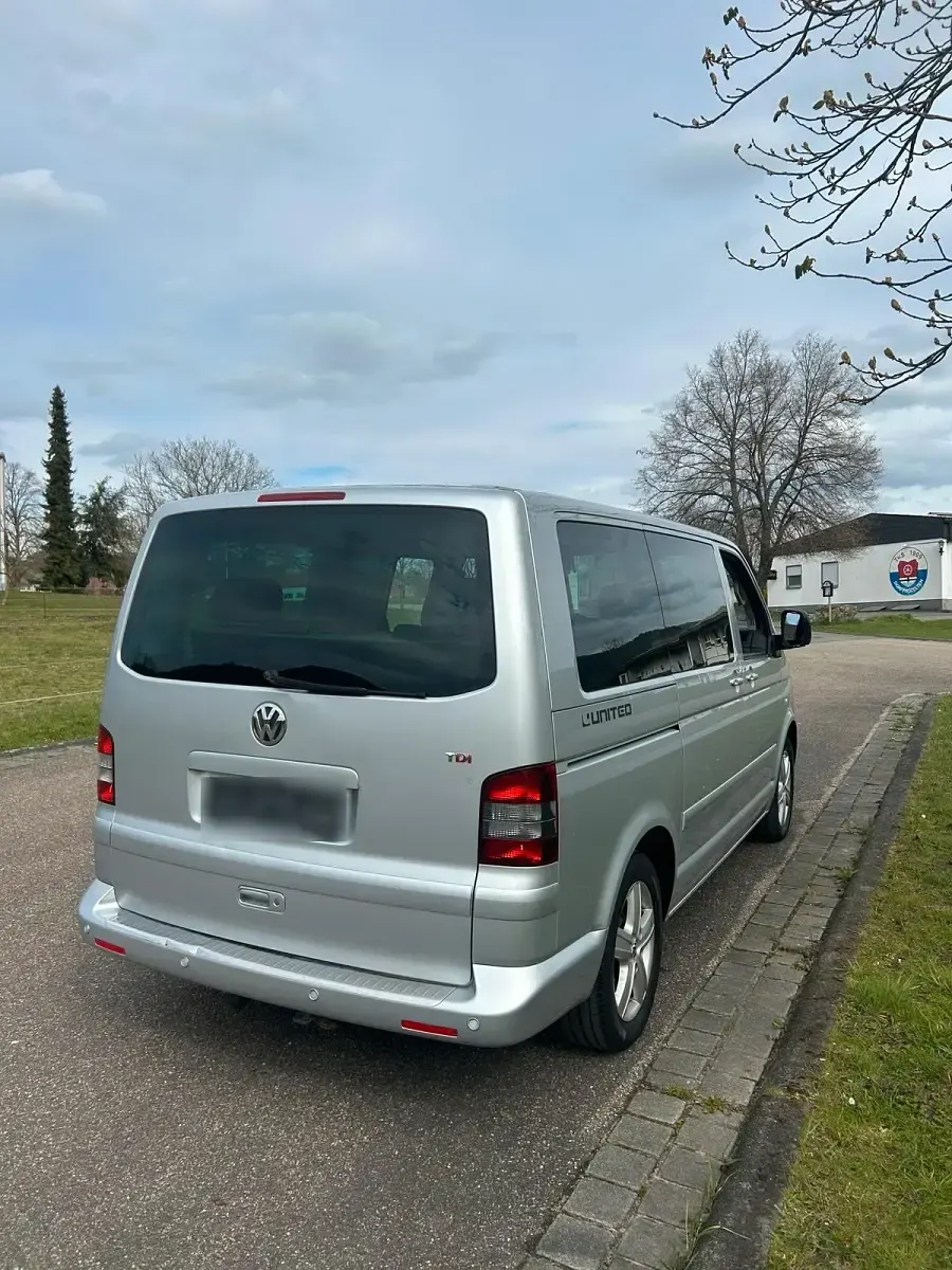 Gebraucht VW Multivan United 131 PS (96 kW) 2009 Silber Van / Kleinbus
