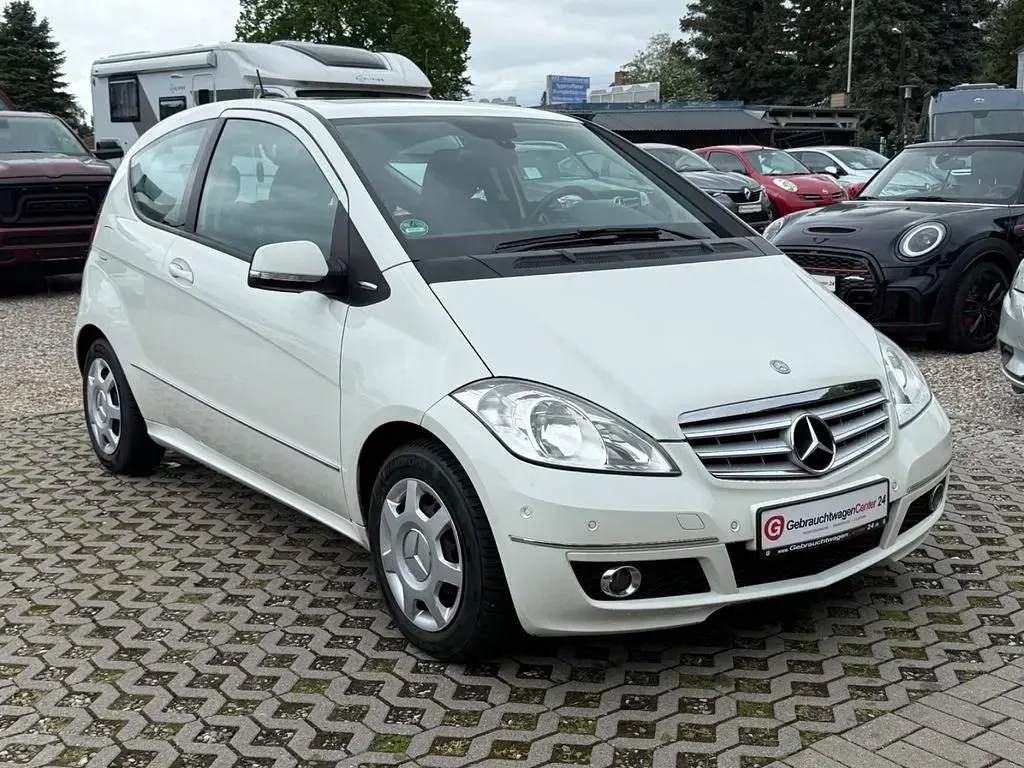 Gebraucht Mercedes A180 116 PS (85 kW) 2010 Weiß Kleinwagen