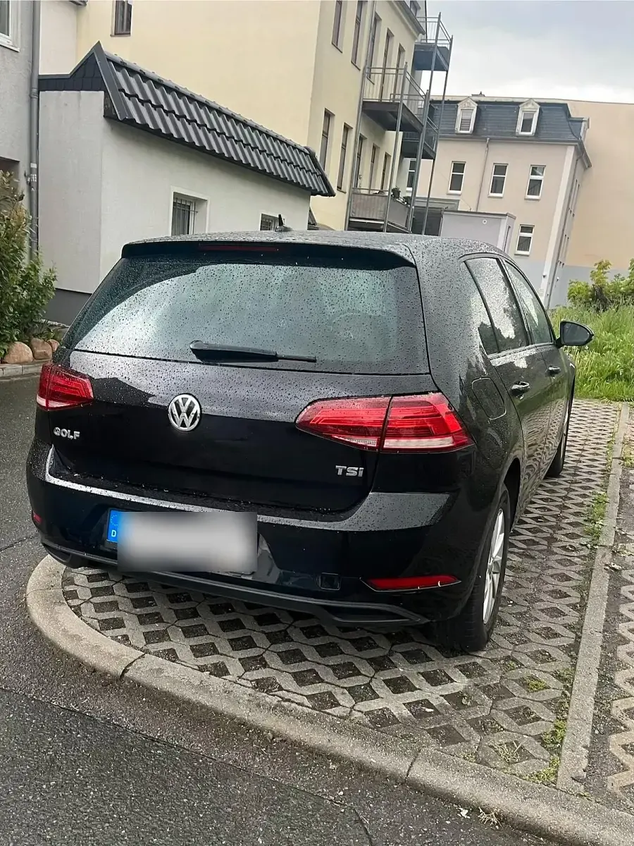 Second-hand VW Golf VII Trendline 110 CP (80 kW) 2017 Negru Hatchback