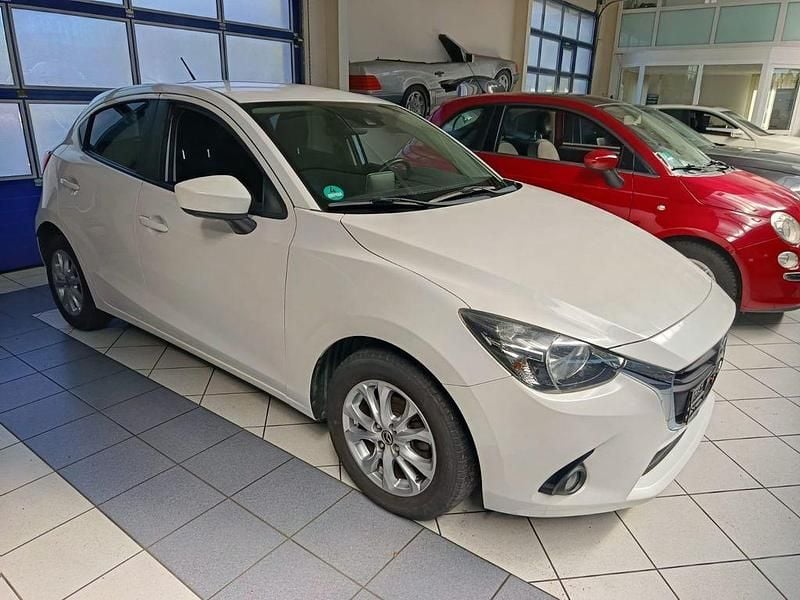 Gebraucht Mazda 2 Exclusive-Line 90 PS (66 kW) 2015 Weiß Limousine