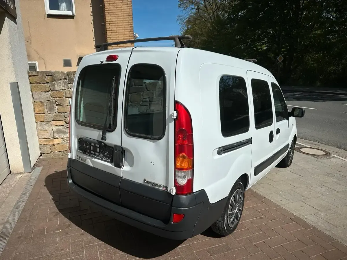 Używany Renault Kangoo 68 KM (50 kW) 2006 Biały Pickup