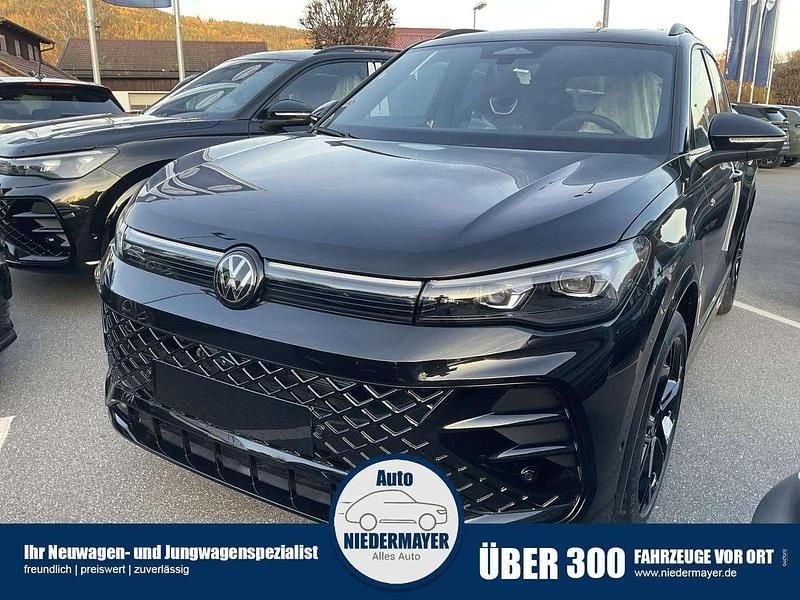 Grenadill schwarz metallic Neu 2025 VW Tiguan R-line SUV | 54.495 € (Guter Preis) - Bild 1/4