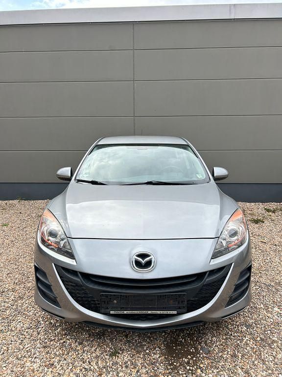 Grau Gebraucht 2011 Mazda 3 Limousine | 4.200 € (Superpreis) - Bild 1/4